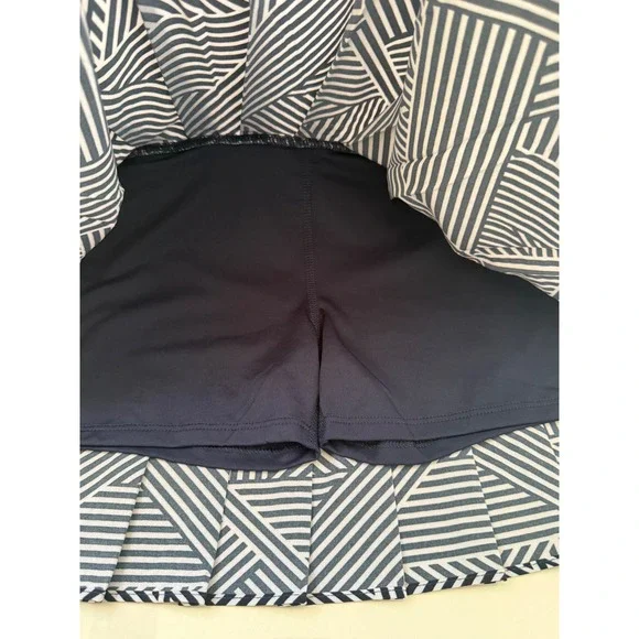 Tommy Bahama Everyday Active Skort Navy White Geometric Stripe Pleated XS NEW - Picture 4 of 7